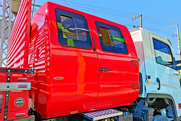 Cabine para trsporte: cabine suplementar para caminhao delivery-4x4-vermelha