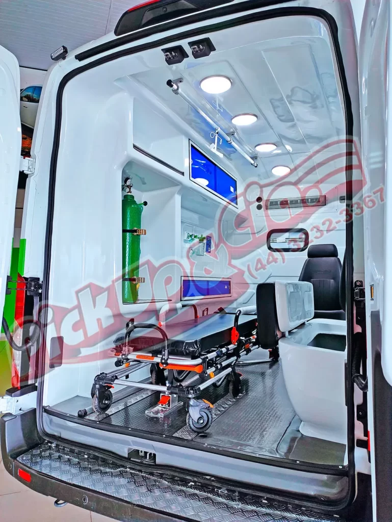 Venda e Transformação de Ambulância, Ford Transit UTI com equipamentos. Van Ford Transit ambulância com armários de fibra modelo UTI. Fábrica e comercio de ambulância.
