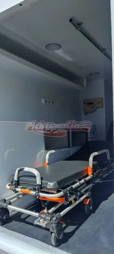 ambulancia ford transit bau simples remocao e UTI.