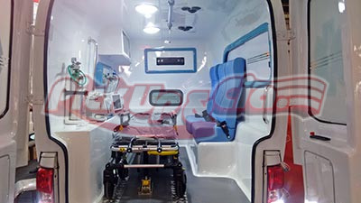 interno Amarok ambulancia com interior de fibra