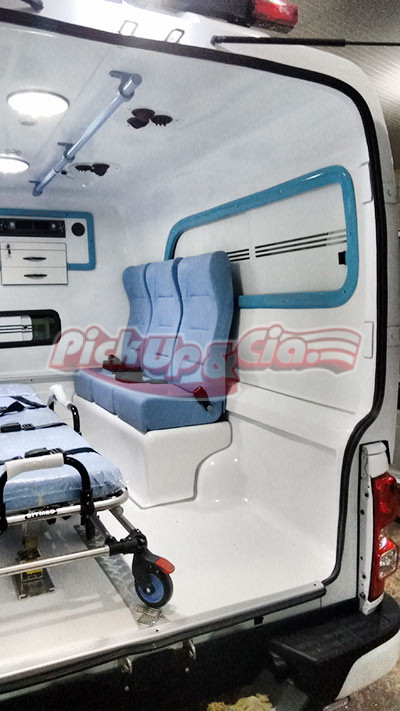 interno Amarok ambulancia com interior de fibra