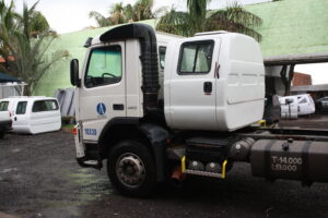 Volvo 420 com cabine suplementar