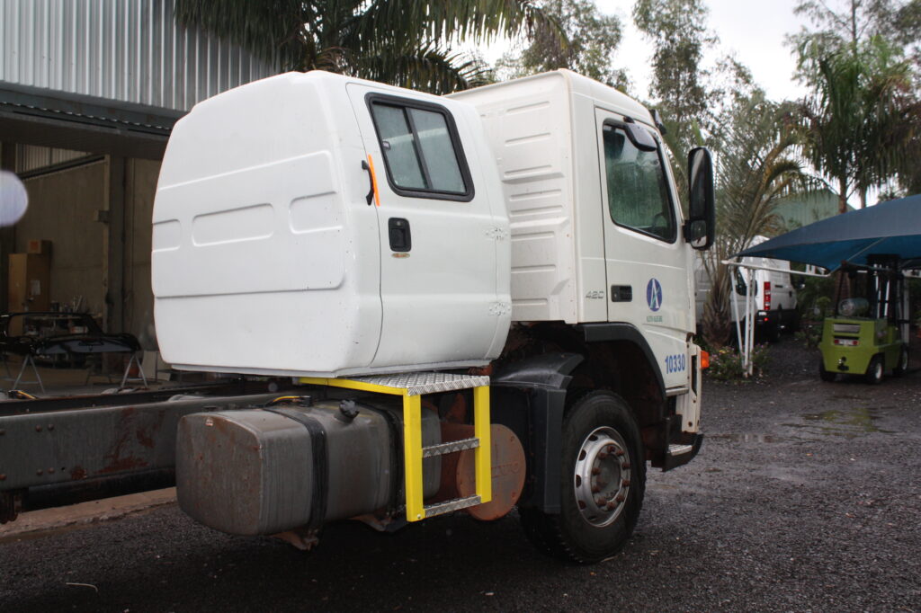 Volvo 420 com cabine suplementar (2)