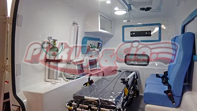 interno Amarok ambulancia com interior de fibra