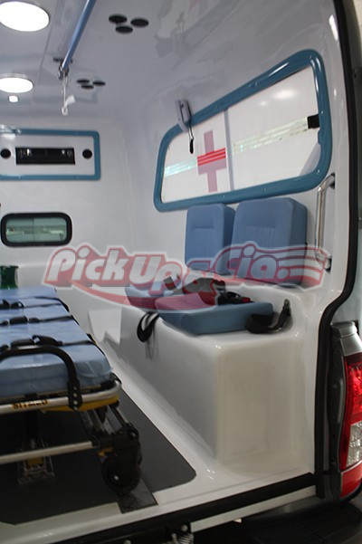 Nova Hilux simples ambulancia de fibra, transformação hilux ambulancia.