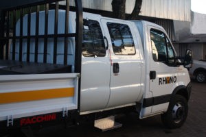 cabine suplementar de fibra, cabine auxiliar em fibra de vidro.