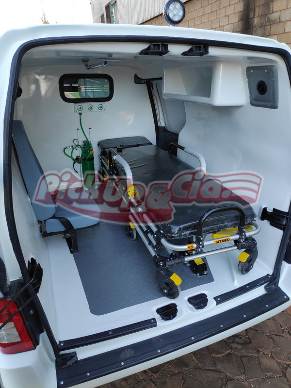 Ambulância Peugeot Partner simples remoção com alongamento da parte traseira