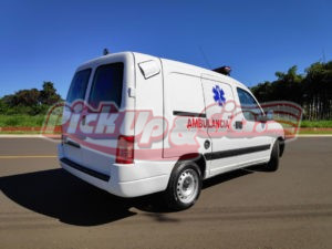 Ambulância Peugeot Partner simples remoção com alongamento da parte traseira