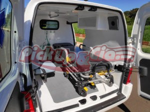 Ambulância Peugeot Partner simples remoção com alongamento da parte traseira