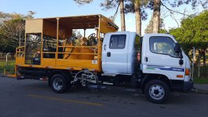 Cabine suplementar para caminhão Hyundai HD80 com implemento de pintura asfáltica