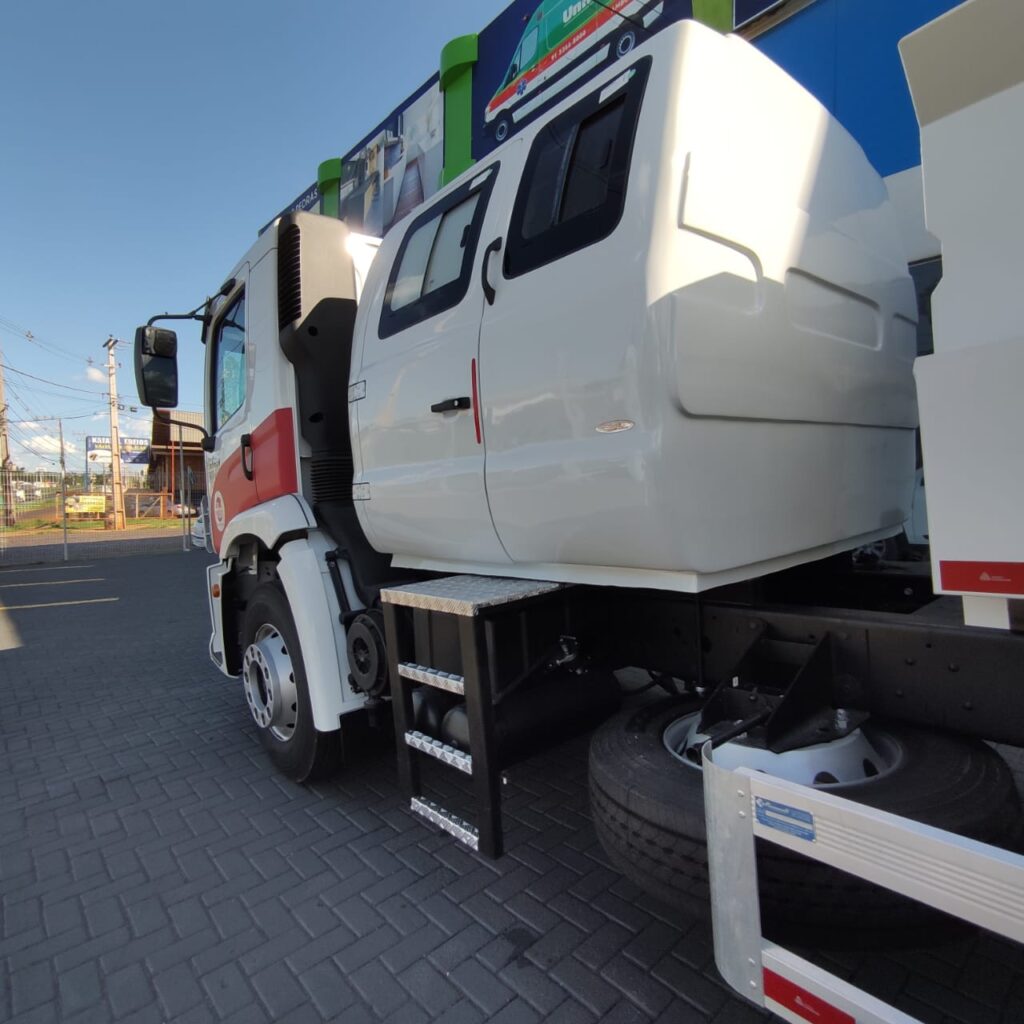 Volkswagen 24.280 com cabine