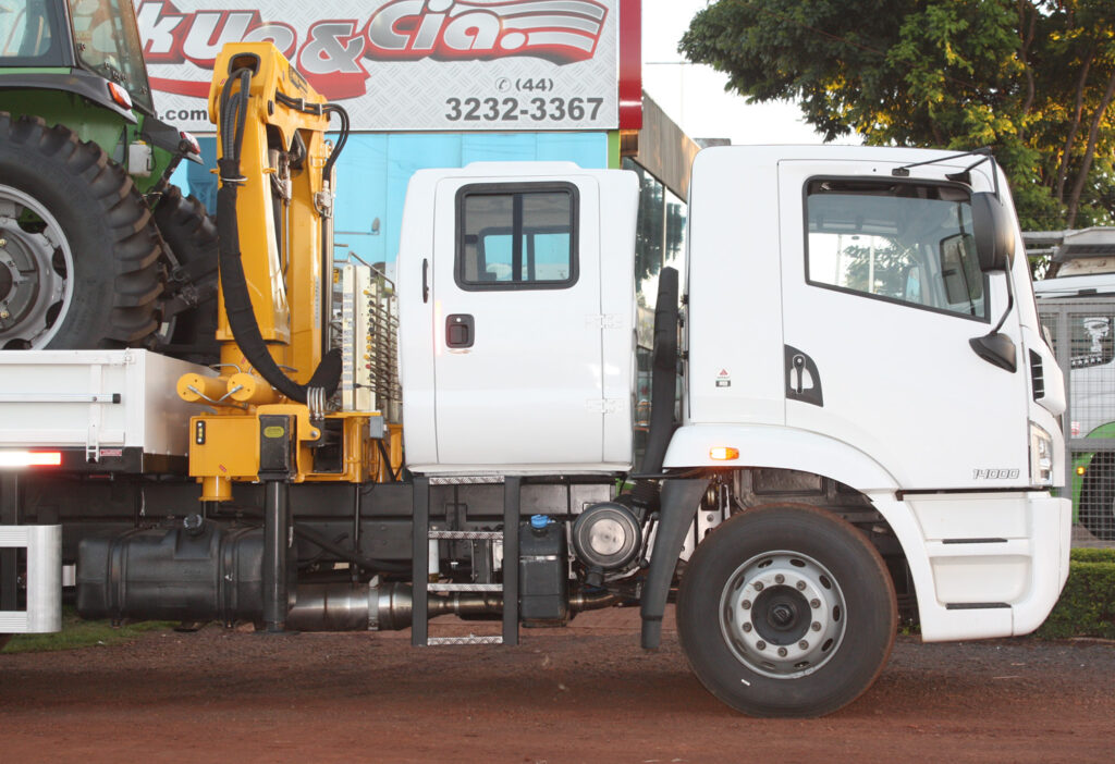 Agrale 14000 com cabine suplementar (2)