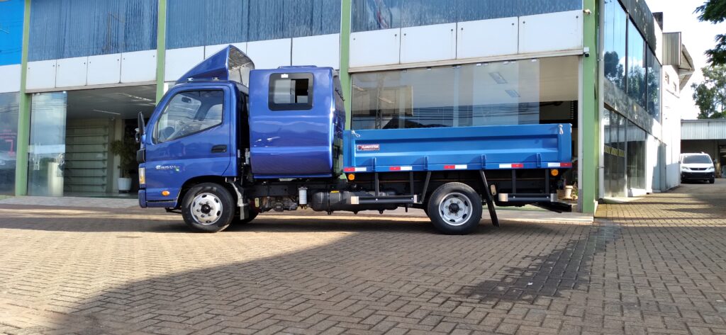 Caminhão Foton com cabine suplementar