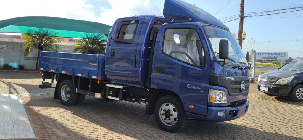 Caminhão Foton com cabine suplementar