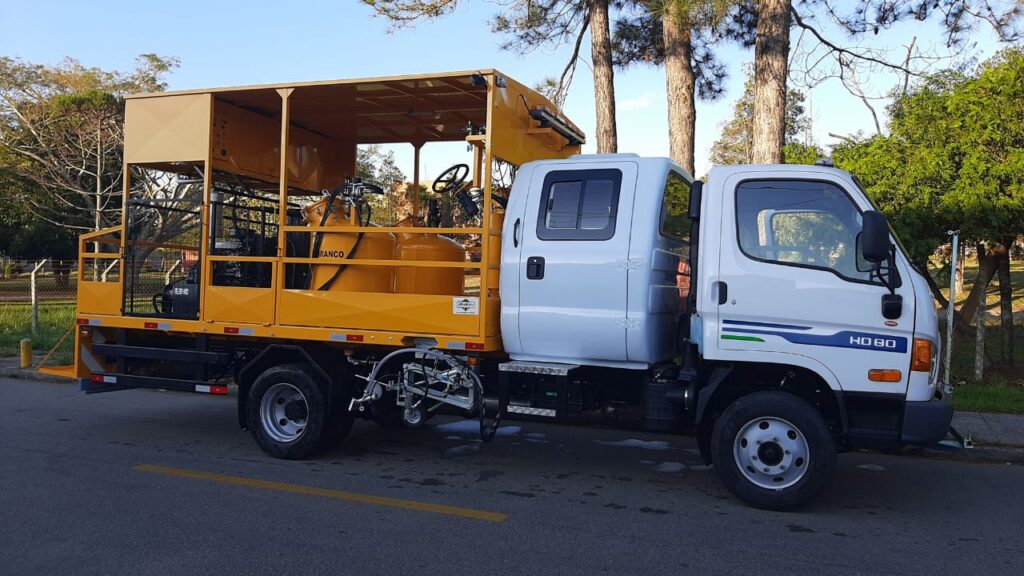Caminhão Hyundai com cabine suplementar (1)