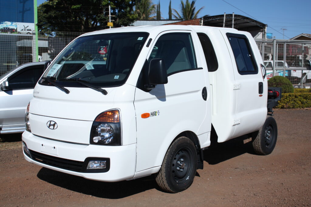 Caminhão Hyundai com cabine suplementar (2)