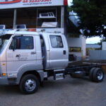 Caminhão Volkswagen 8150 com cabine suplementar