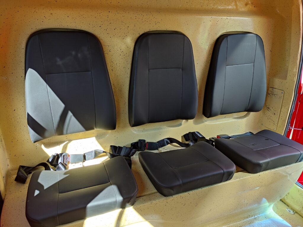 Banco báu da cabine