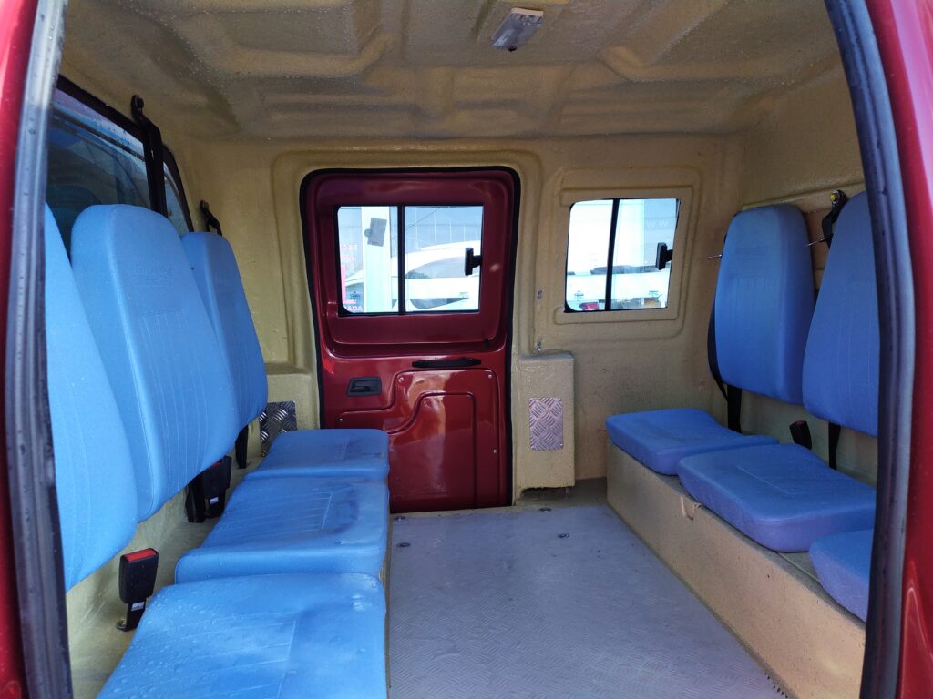 Ford Cargo 816 com cabine suplementar