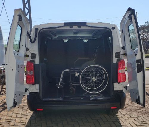 van-passgeiro-expert-bagageiro-cadeira-roda Van Passageiro Expert 8 + 1